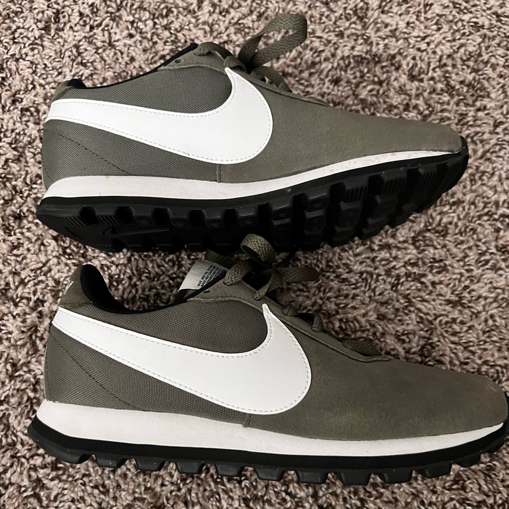 Nike Retro Sneakers Size 6.5